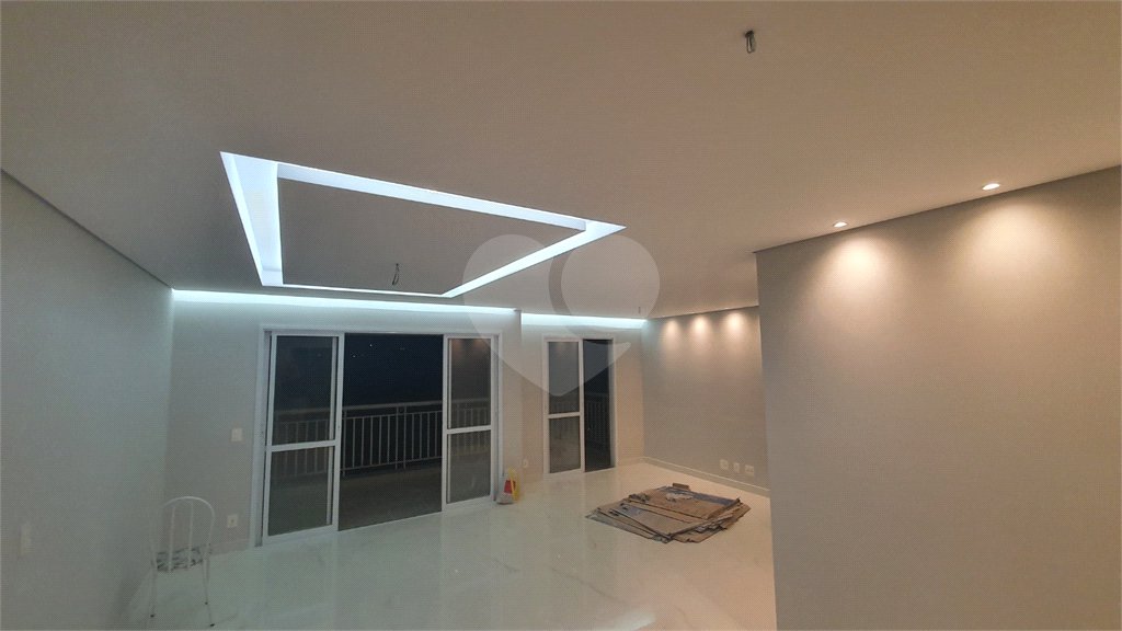 Apartamento à venda com 3 quartos, sendo 1 suíte, em Jardim Peri, São Paulo, SP