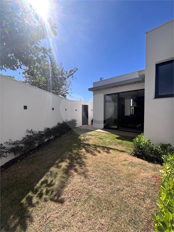 Casa à venda com 3 suítes em Residencial Village Damha III, Araraquara, SP