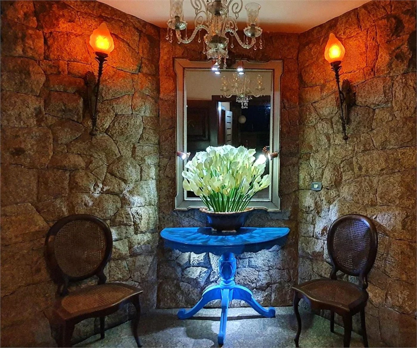 Casa à venda com 5 suítes em Jardim Leonor, São Paulo, SP