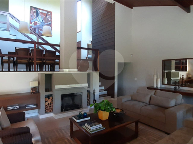 Casa à venda ou para alugar com 4 quartos, sendo 3 suítes,  no condomínio Sausalito, Mairiporã - SP