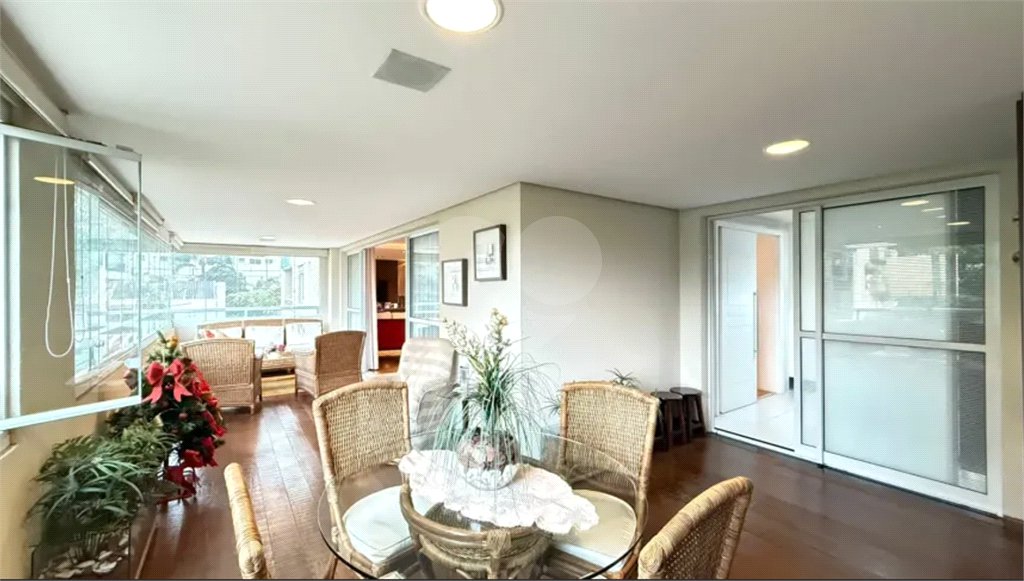 Apartamento à venda com 4 quartos, sendo 3 suítes,  em Campo Belo, São Paulo, SP
