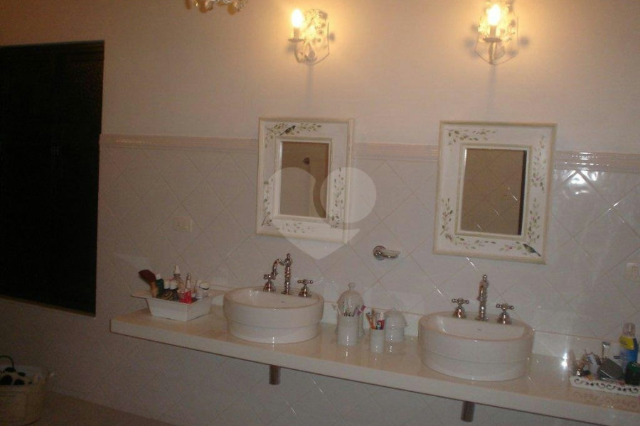 Casa à venda com 3 quartos, sendo 2 suítes, no condomínio residencial Cantareira-pque Petropolis, Mairiporã - SP