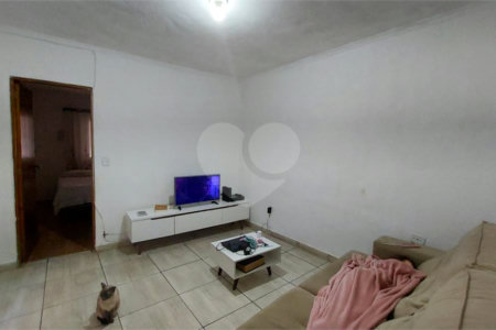 Casa à venda com 3 quartos, sendo 1 suíte,  em Vila Nivi, São Paulo, SP