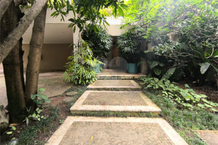 Casa à venda com 5 quartos, sendo 4 suítes, em Cidade Jardim, São Paulo, SP