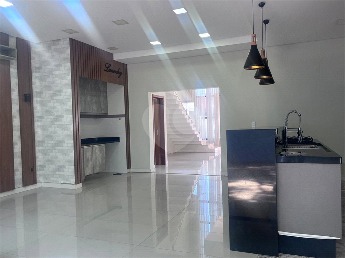 Casa à venda com 3 quartos, sendo 1 suíte, no condomínio Jardim Guarujá, Salto - SP
