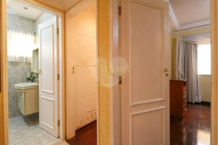 Casa à venda com 4 quartos, sendo 2 suítes, em Jardim Trussardi, São Paulo, SP