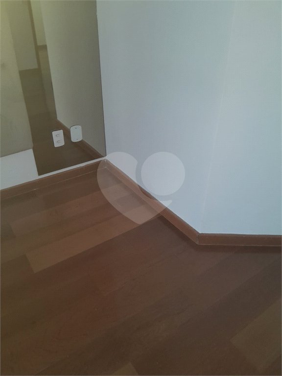 Casa à venda ou para alugar com 4 suítes em Chácaras São Carlos, Cotia, SP