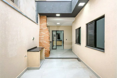 Indaiatuba - Jardim Bom sucesso - Área total: 150m² - Área construída: 115m² - 3 dormitórios sendo 1 suíte com armário planejado;Sala para dois ambientes; Banheiros com box gabinetes e espelhos; Área gourmet com churrasqueira a carvão e móveis planejados; Lavanderia coberta; Ar condicionado na sala