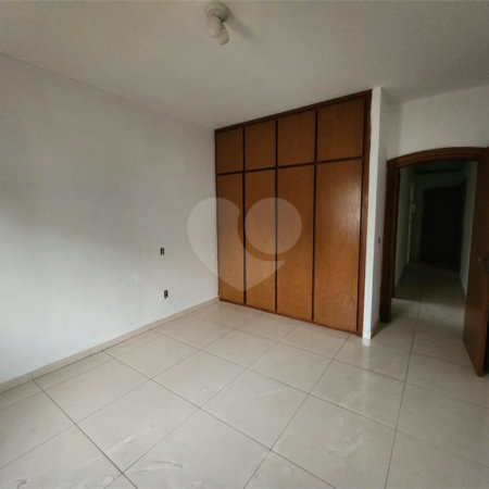 Sobrado à venda ou para alugar com 4 quartos, sendo 2 suítes, no Centro, Araraquara, SP