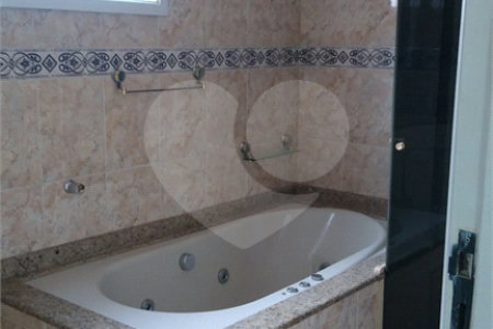 Sobrado à venda com 4 quartos, sendo 3 suítes, em Cidade Mãe do Céu, São Paulo, SP