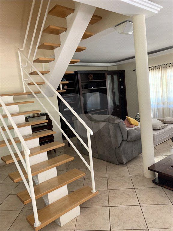 Casa à venda com 5 quartos, sendo 2 suítes, no condomínio Capela do Barreiro, Itatiba - SP
