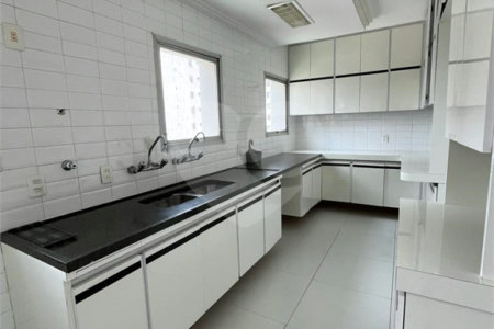 Apartamento à venda com 3 suítes em Aclimação, São Paulo, SP