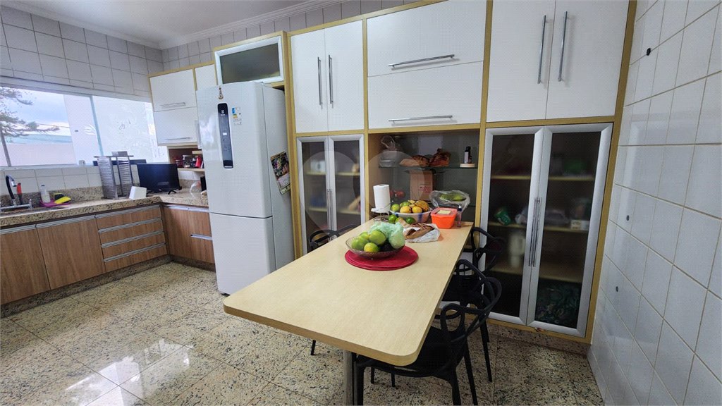 Casa à venda com 4 quartos, sendo 2 suítes, no condomínio Marambaia, Vinhedo - SP