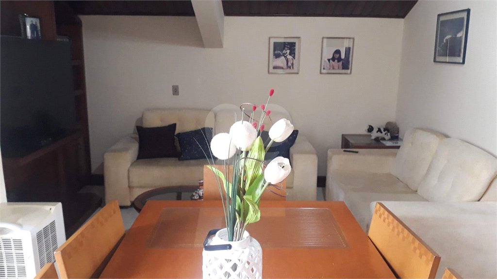 Casa à venda com 5 quartos, sendo 3 suítes,  em Vila Oliveira, Mogi das Cruzes, SP