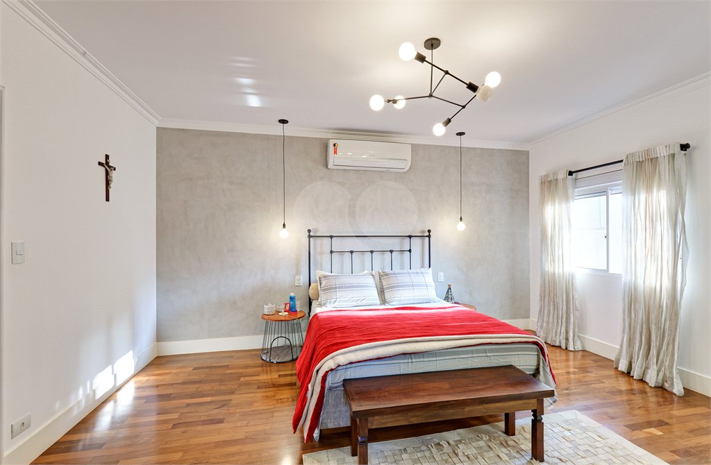 Sobrado à venda com 4 quartos, sendo 2 suítes, em Alto da Boa Vista, São Paulo, SP