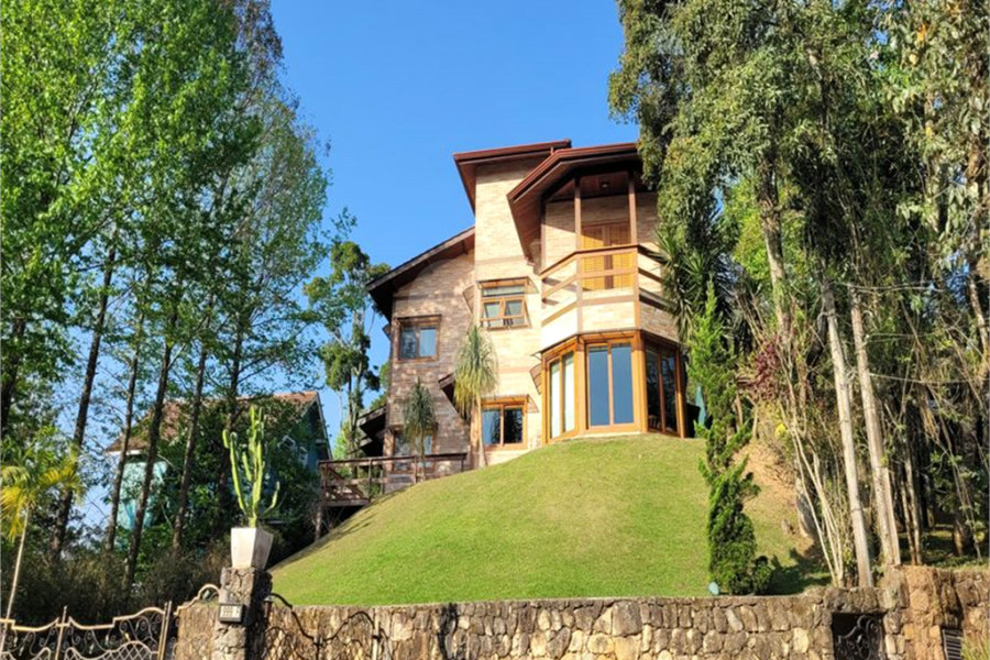 Casa à venda com 4 quartos, sendo 2 suítes, no condomínio Alpes da Cantareira, Mairiporã - SP