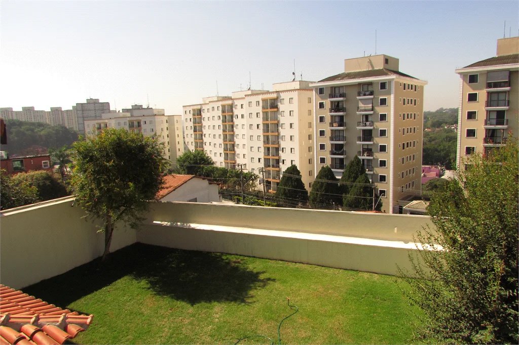 Casa para alugar com 4 quartos, sendo 2 suítes, em Cidade São Francisco, São Paulo, SP