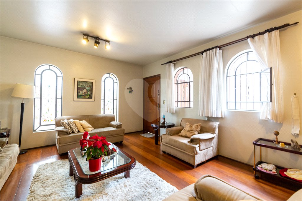 Casa à venda com 4 quartos, sendo 2 suítes, em Campo Belo, São Paulo, SP