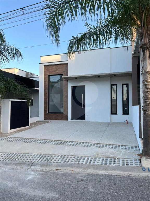 Casa à venda com 3 quartos, sendo 1 suíte, no condomínio Portal dos Sabiás, Itu - SP