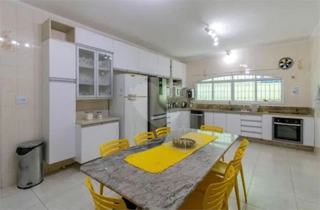 Sobrado à venda no Jardim Bom Clima, com 300 m² com 3 dormitórios piscina e churrasqueira