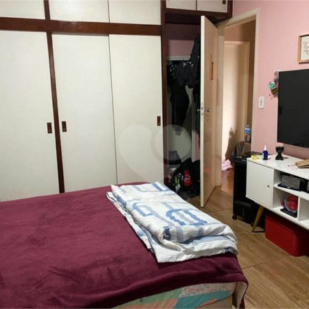 Casa com 202m² , 4 dormitórios , sendo 1 suíte , 3 vagas de garagem.