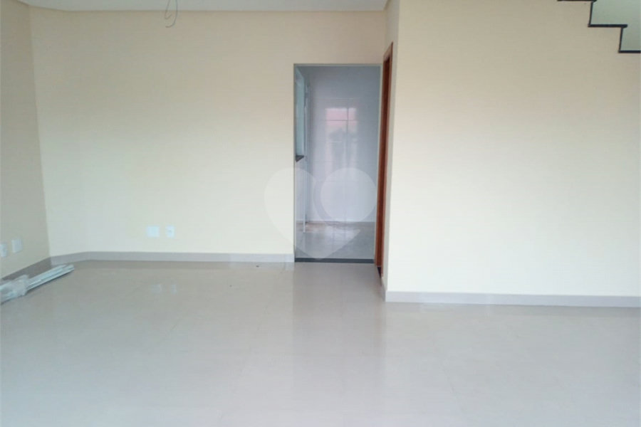 Casa à venda com 3 quartos, sendo 1 suíte, no condomínio Residencial Vila Primavera (zona Norte), São Paulo - SP
