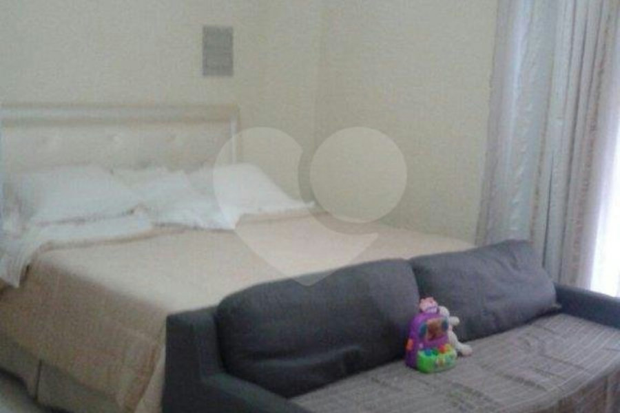 Sobrado à venda com 5 quartos, sendo 4 suítes, em Horto, São Paulo, SP