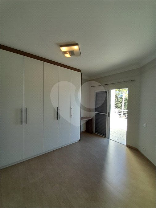 Casa à venda com 4 quartos, sendo 3 suítes, no condomínio Residencial Terras de Vinhedo, Vinhedo - SP