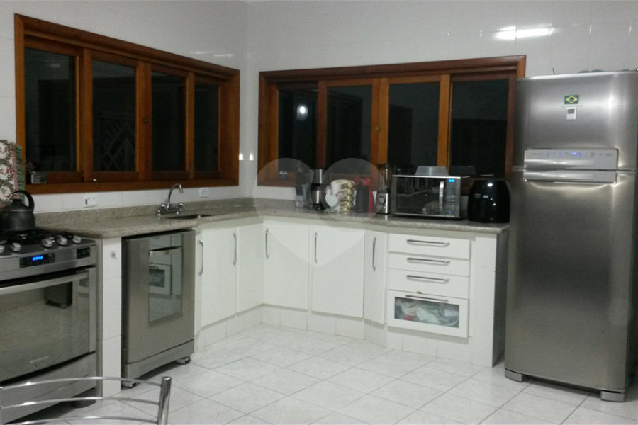 Casa à venda com 4 quartos, sendo 2 suítes, no condomínio Alpes da Cantareira, Mairiporã - SP