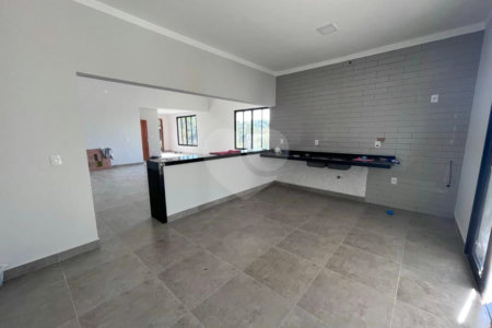 Casa à venda com 4 suítes no condomínio Village Saint Charbel, Araçoiaba da Serra - SP