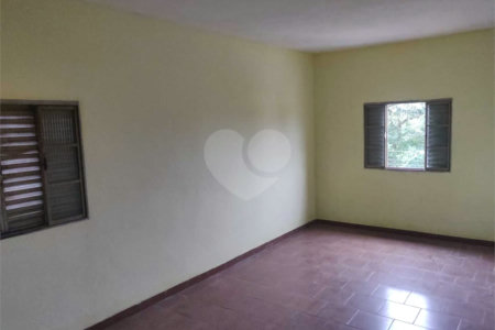 Sobrado à venda com 4 quartos em Jardim Limoeiro, São José dos Campos, SP