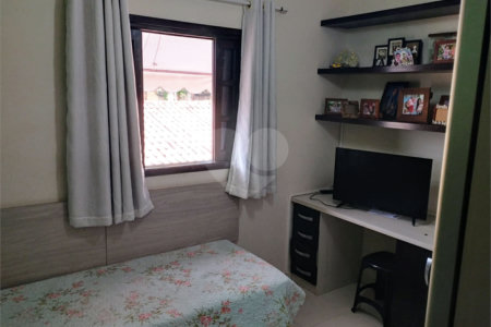 Sobrado à venda com 3 quartos, sendo 1 suíte, em Bosque dos Eucaliptos, São José dos Campos, SP