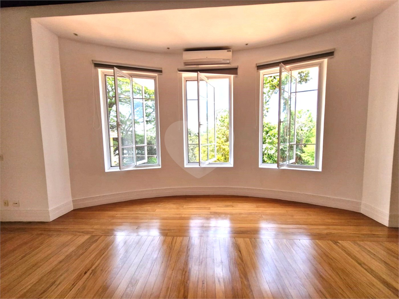 Casa à venda com 4 suítes no condomínio Chácara Flora, São Paulo - SP