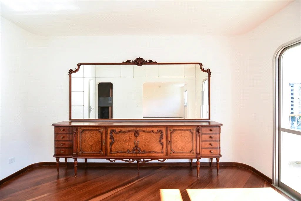 Apartamento à venda com 4 quartos, sendo 2 suítes, em Brooklin Paulista, São Paulo, SP