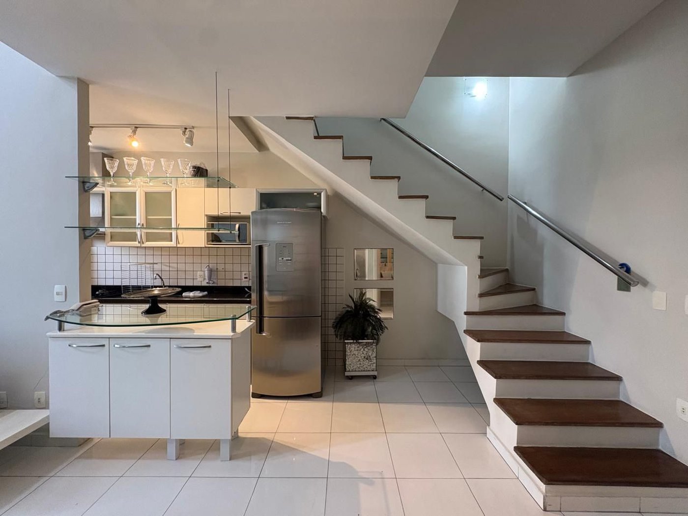 Apartamento com 2 dormitórios à venda, 78 m² por R$ 640.000,00 - Gonzaga - Santos/SP