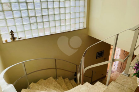 Sobrado à venda com 5 quartos, sendo 1 suíte, em Interlagos, São Paulo, SP