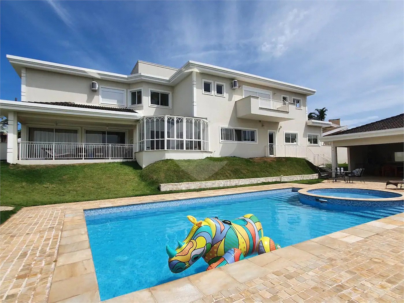 Casa à venda com 5 quartos, sendo 4 suítes, no condomínio Sol Vinhedo, Vinhedo - SP
