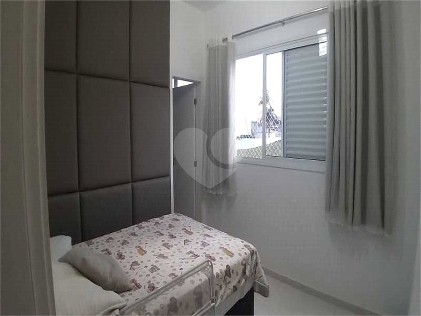 Casa à venda com 5 quartos, sendo 4 suítes, no condomínio Village Saint Charbel, Araçoiaba da Serra - SP