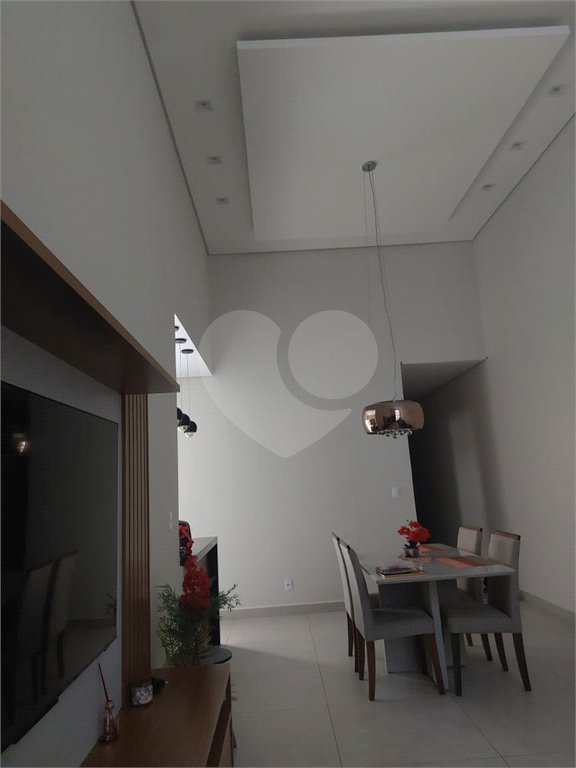 Casa à venda com 3 quartos, sendo 1 suíte, no condomínio Mantova, Indaiatuba - SP