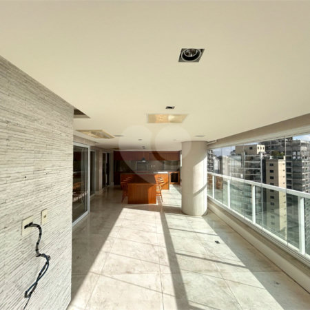 Apartamento à venda com 3 suítes em Moema, São Paulo, SP
