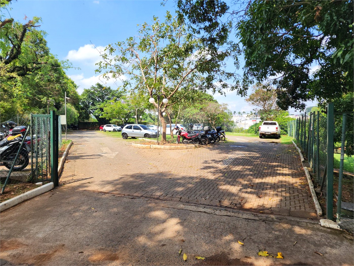 Casa à venda com 3 quartos, sendo 1 suíte,  no condomínio Vinhas da Vista Alegre - Lado Sede, Vinhedo - SP