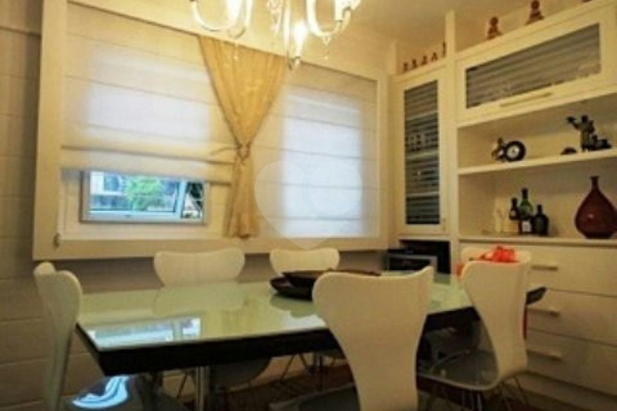 Casa à venda com 4 quartos, sendo 3 suítes, no condomínio Residencial Jardim Itatinga, São Paulo - SP