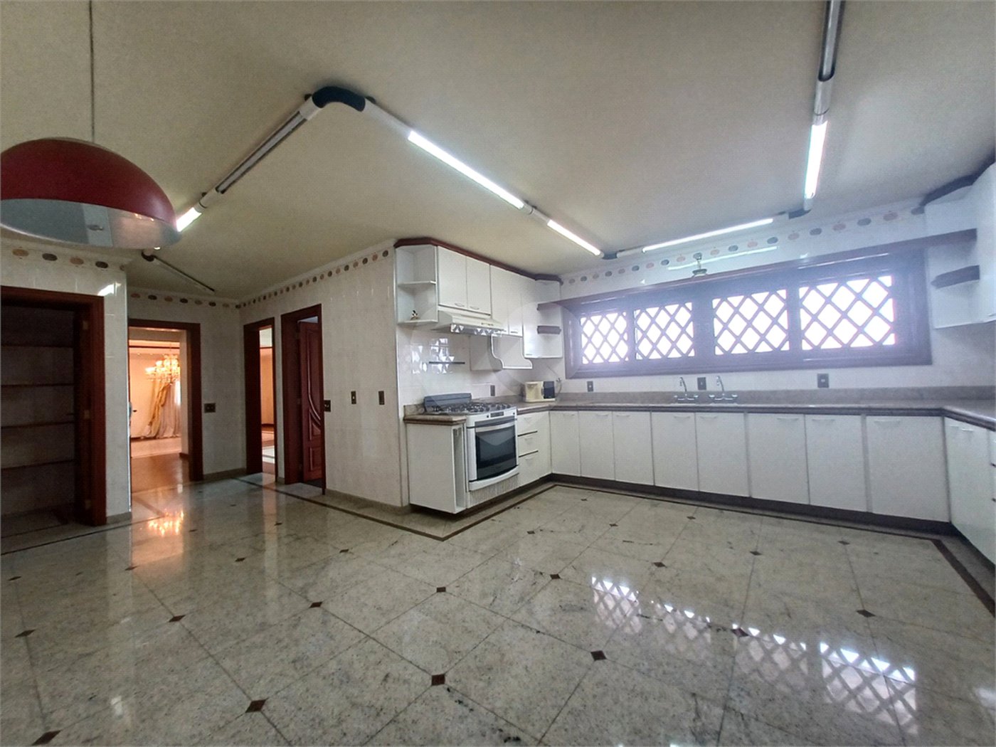 Casa à venda com 6 suítes no condomínio Portal da Raposo, Sorocaba - SP