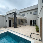 Casa à venda com 5 quartos, sendo 4 suítes, no condomínio Grand Park, Rio de Janeiro - RJ