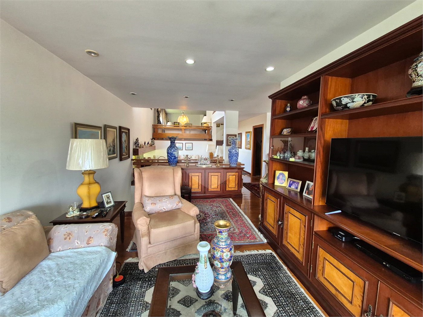 Casa de Vila à venda ou para alugar com 4 quartos, sendo 2 suítes,  em Jardim Leonor, São Paulo, SP