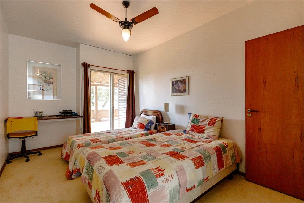 Casa à venda com 4 quartos, sendo 2 suítes, em Jardim Everest, São Paulo, SP