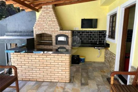 Casa à venda com 4 quartos, sendo 3 suítes,  em Cerâmica, São Caetano do Sul, SP