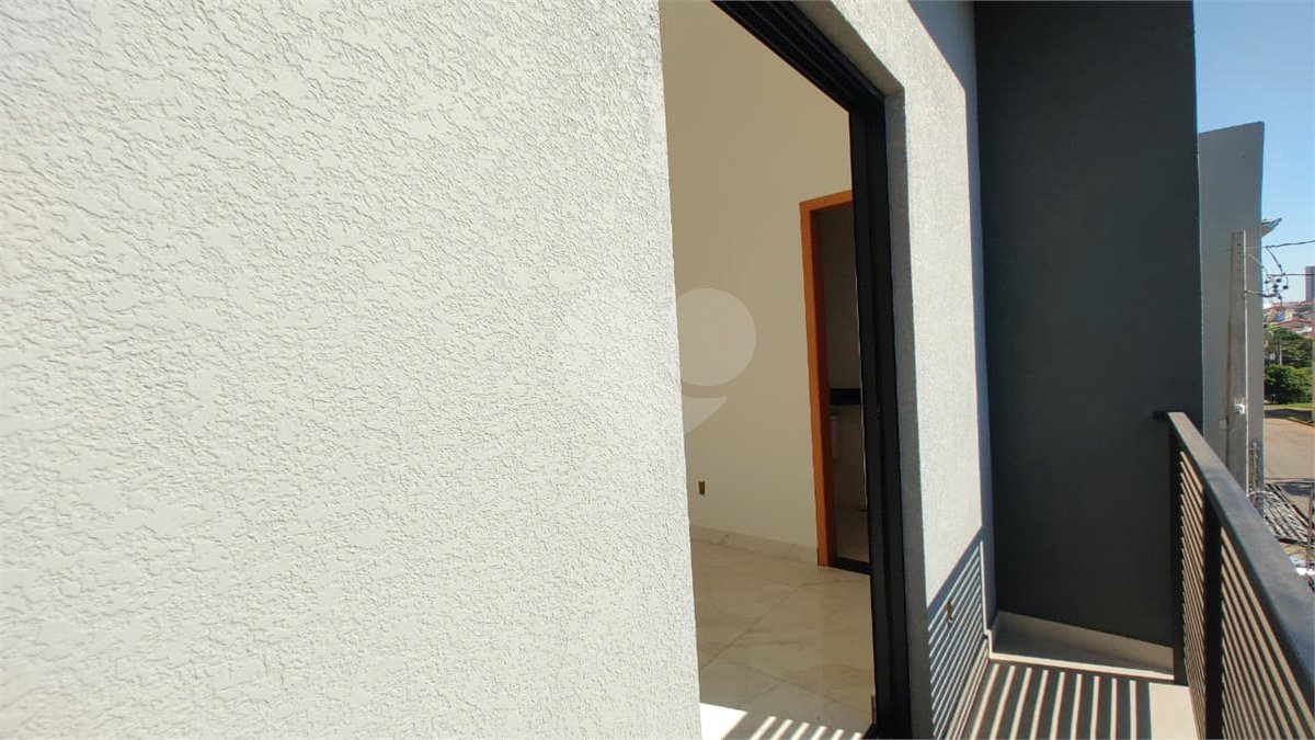 Casa de Vila à venda com 2 suítes em Wanel Ville, Sorocaba, SP