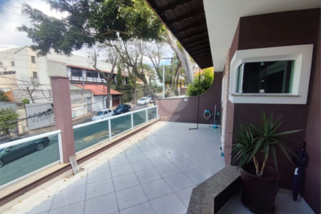 Sobrado à venda com 3 quartos, sendo 2 suítes,  em Vila Pires, Santo André, SP