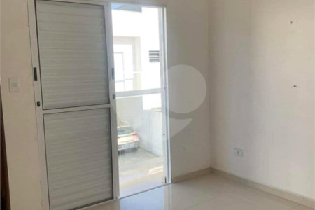 Casa à venda com 2 quartos, sendo 1 suíte, no condomínio Sem Nome, Suzano - SP